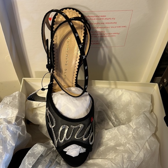 Gorgeous suede and mesh criss cross heel - Picture 2 of 6